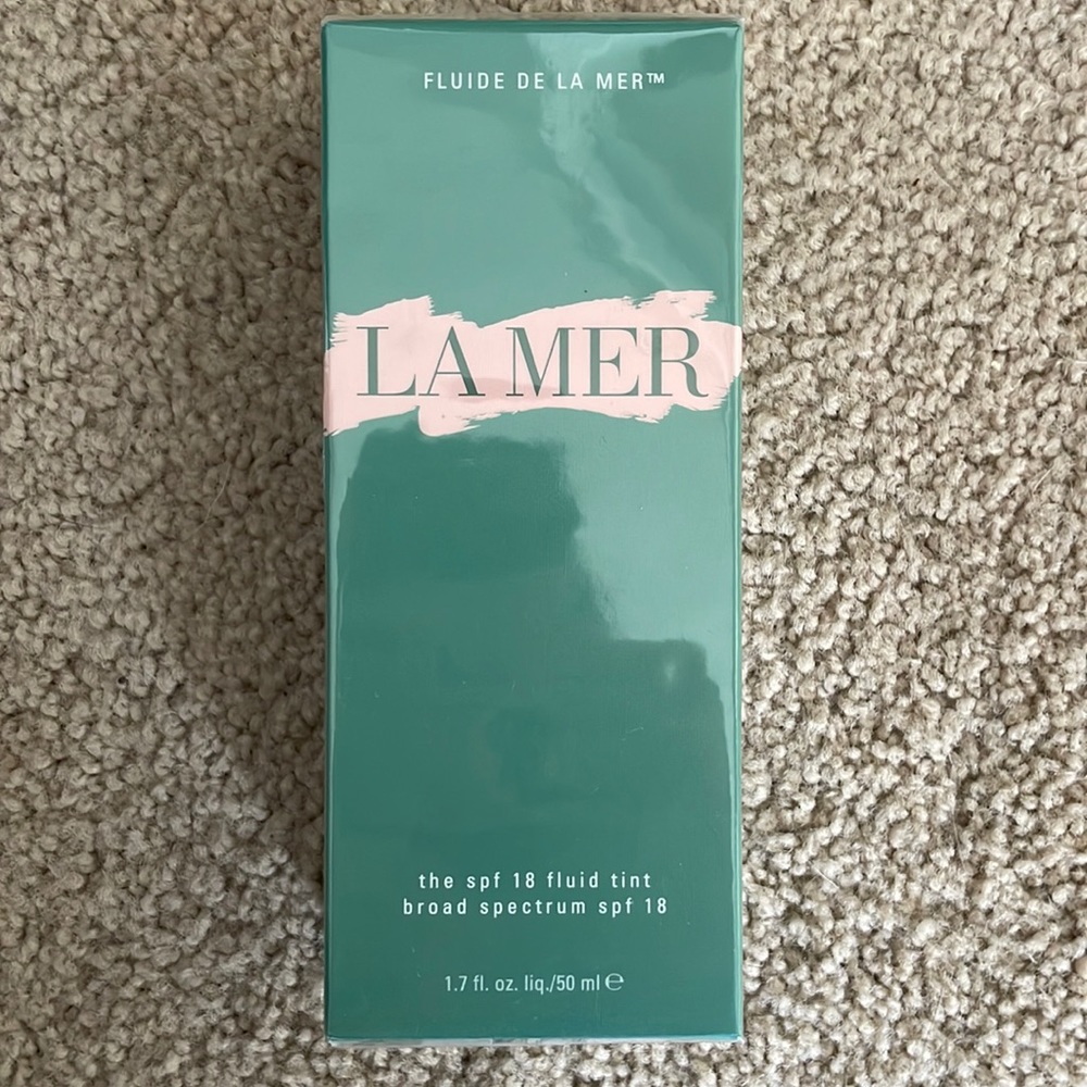 La Mer the spf 18 Fluid Tint broad spectrum spf 18. 1.7 fl. Oz. LIQ.